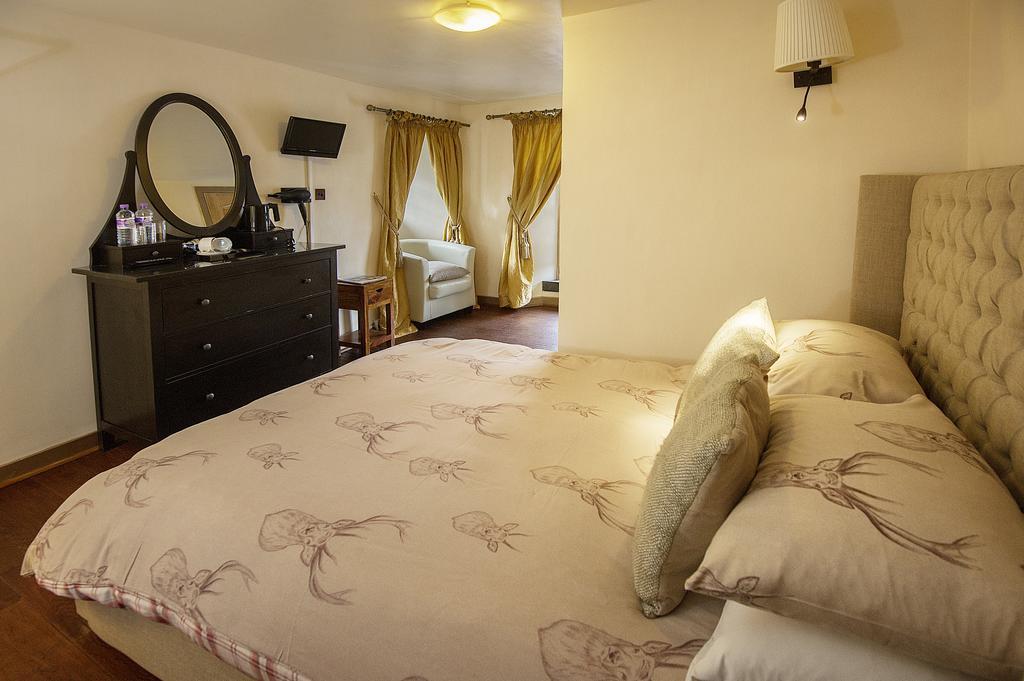 The Falls Of Dochart Inn كيلين المظهر الخارجي الصورة